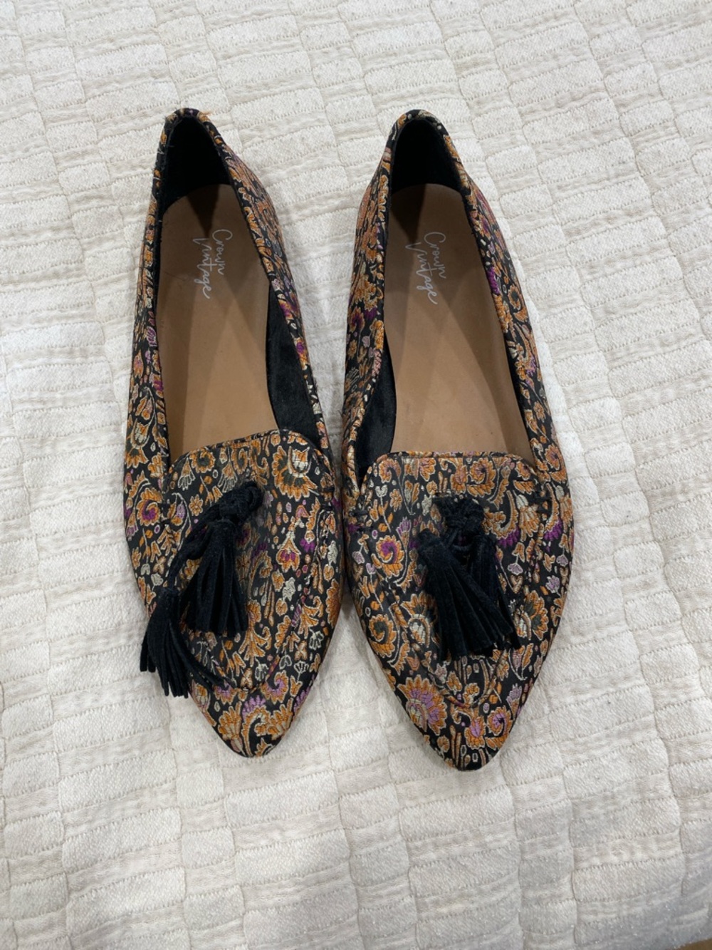 Pointed Tassel Flats in floral paisley Jacquard